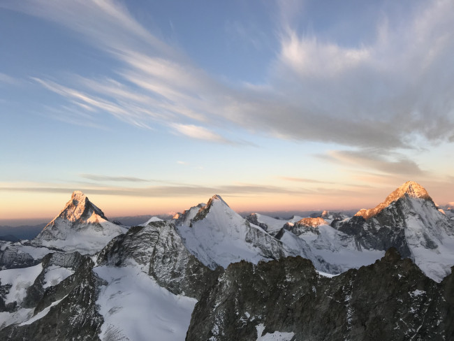 Blick vom Zinalrothorn aufs Matterhorn Obergabelhorn Dent Blanche