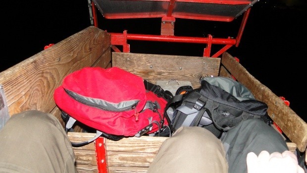 Abfahrt mit der Bahn im Dunkeln