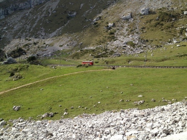 Sicht auf die steilste Zahnradbahn der Welt 